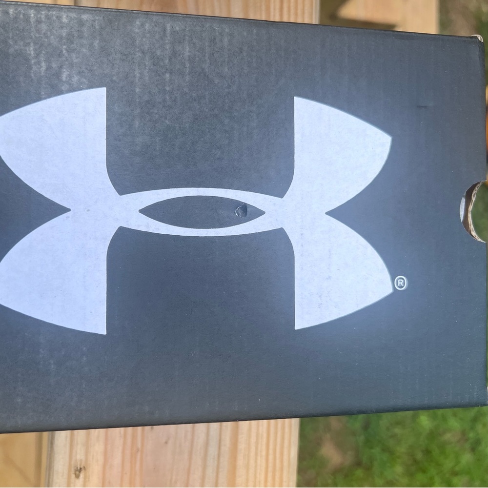 Brand New Under Armour shoes size 8k for Kids grey/lemon color